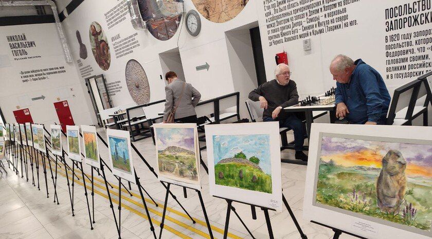 В Мелитополе ко Дню народного единства открылась выставка работ молодых художников