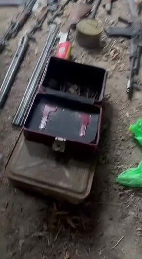 Сотрудники полиции Запорожской области выявили крупный схрон с оружием и боеприпасами