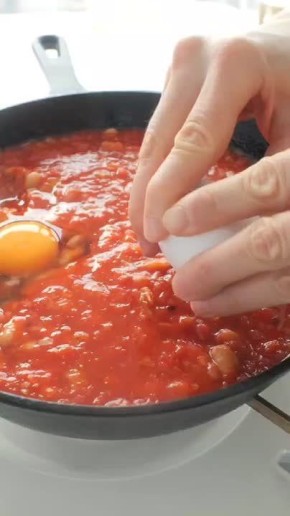 Шакшука с белой фасолью на завтрак