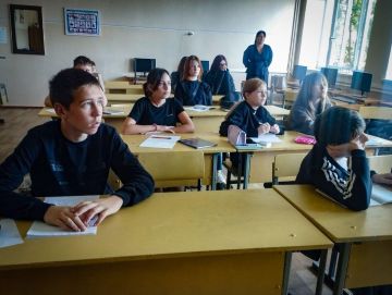 Мелитопольские школьники освоили основы раздельного сбора отходов и переработки пластика