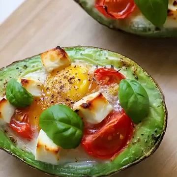 Лодочки из авокадо на завтрак