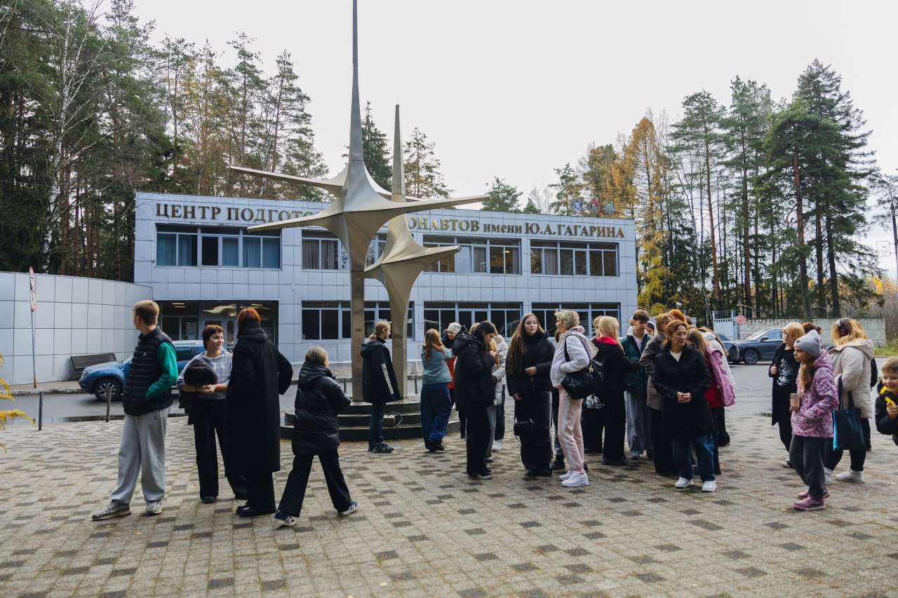 ЛДПР организовала поездку юных артистов из Мариуполя в Звездный городок