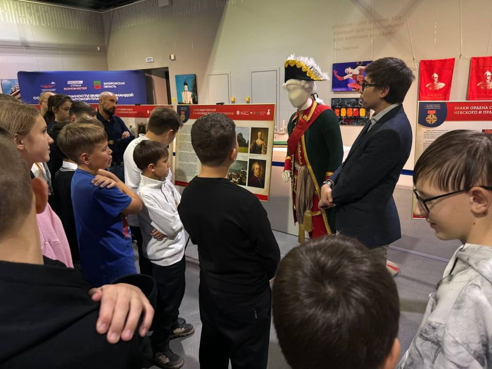В Мелитополе открылась уникальная выставка «Александр Невский и Александр Суворов: За труды и Отечество. Два Александра, два защитника»