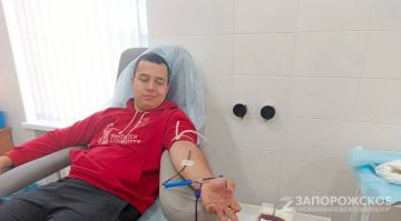 Активисты из Мелитополя сдали кровь в честь Дня народного единства