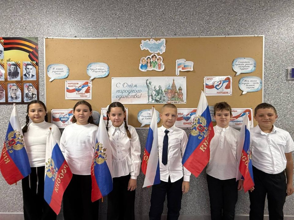      8 .      .ѻ .    ,        ,     