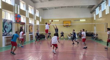В поселке Веселое провели волейбольный турнир ко Дню народного единства