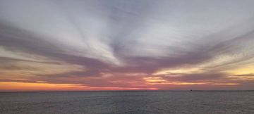 Доброе утро! Пусть восход озарит день, рассвет унесёт грусть, а новый день принесёт маленькие чудеса