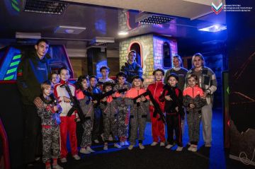 Егор Логунов: Организовали небольшое мероприятие для ребят из Мелитопольского областного центра социально-психологической реабилитации детей - отвезли детей в детский развлекательный центр