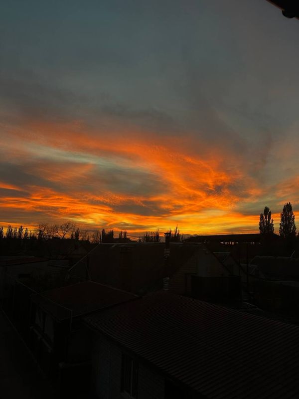 Доброе утро!. «Пусть вчерашний закат, открывший красоту мира, вдохновит тебя встретить день с восхищением.» — подписчица Зарема Присылайте свои фото и видео