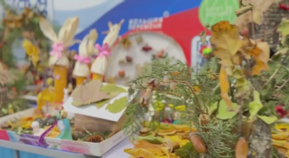 Конкурс "Осень золотая". В ГБУ ОО ЗО "Фруктовская СОШ №19 им. Героя Советского Союза Г.И. Бояринова" Мелитопольского муниципального округа прошел творческий конкурс "Осень золотая"