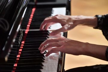 В мелитопольскую музыкальную школу доставили рояль и фортепиано по нацпроекту