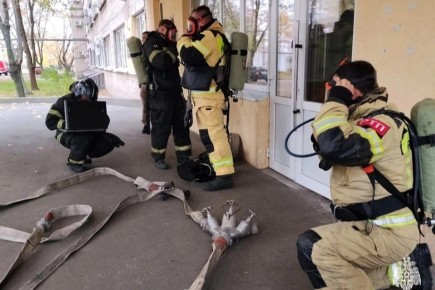 Спасатели МЧС потушили условный пожар в больнице Мелитополя