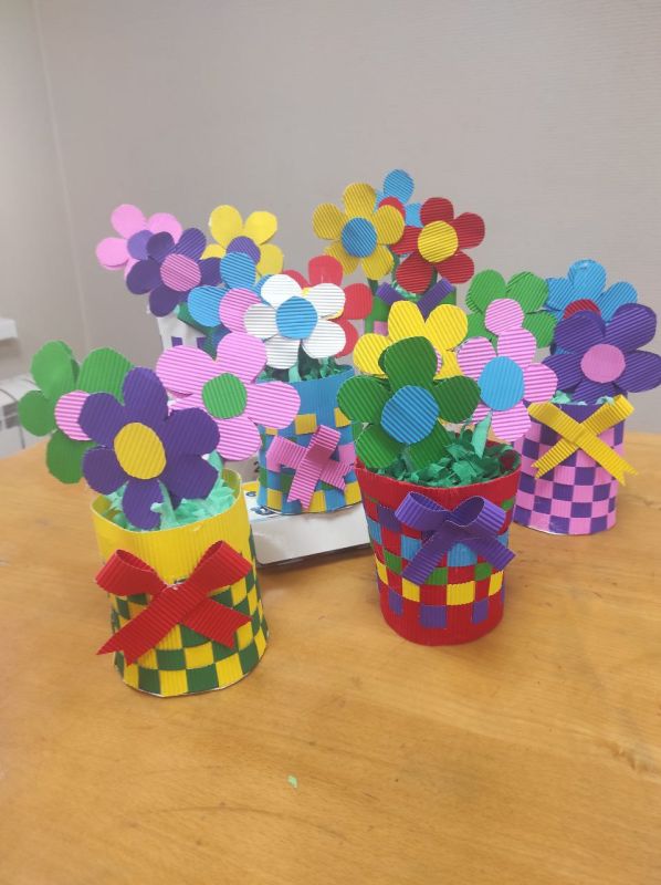 Приближается добрый и нежный праздник — День мамы