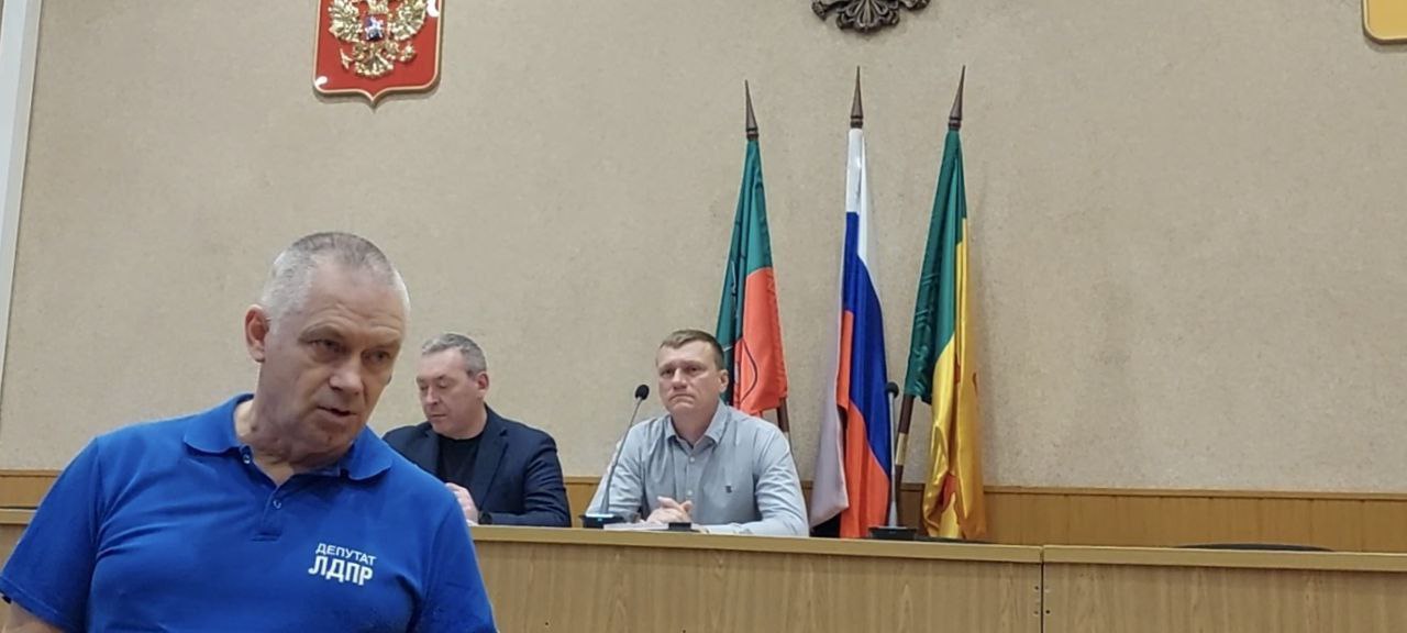 19 ноября 2025 года состоялось 39-е заседание Энергодарского городского совета, в котором активное участие принял депутат от ЛДПР и председатель комиссии по ЖКХ Иван Григоращенко