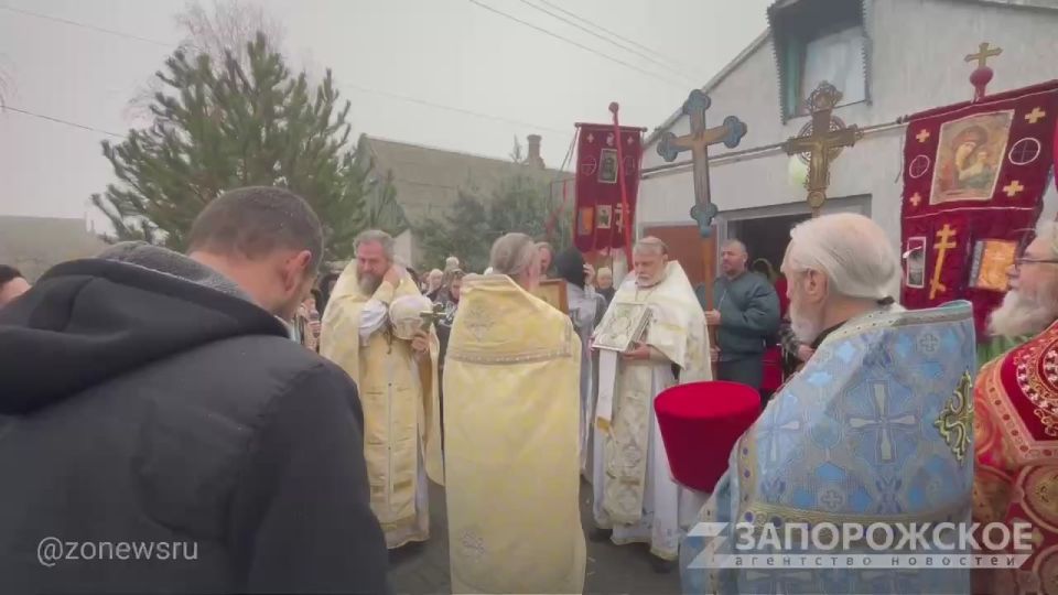Праздничное богослужение, посвященное празднованию Собора Архистратига Михаила и прочих Небесных Сил, а также храмовому празднику, прошло в храме во имя Архистратига Божия Михаила в Семеновке Мелитопольского района