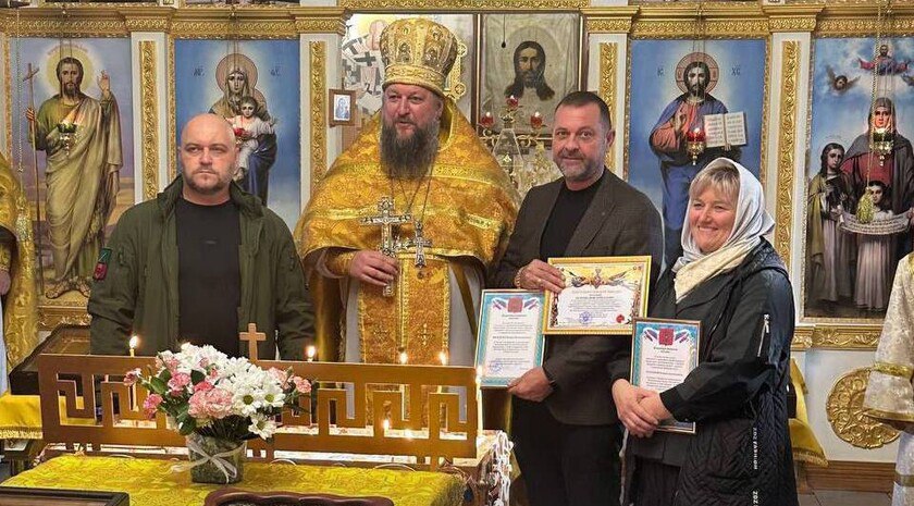 Прихожане мелитопольского храма получили благодарственные письма от военных