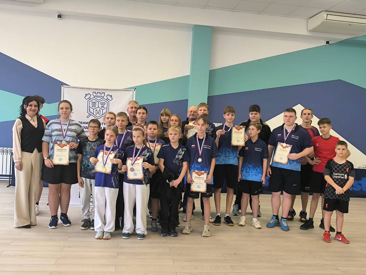 Открытое первенство по настольному теннису в Мелитополе: яркая игра и новые имена!