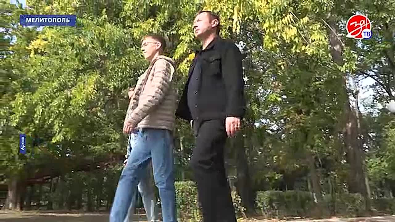 Наталья Романиченко вручила подарок 15-летнему герою, который спас детей во время одного из ударов ВСУ по мирному населению