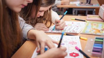 Волонтеры провели мастер-класс ко Дню матери в Мелитополе