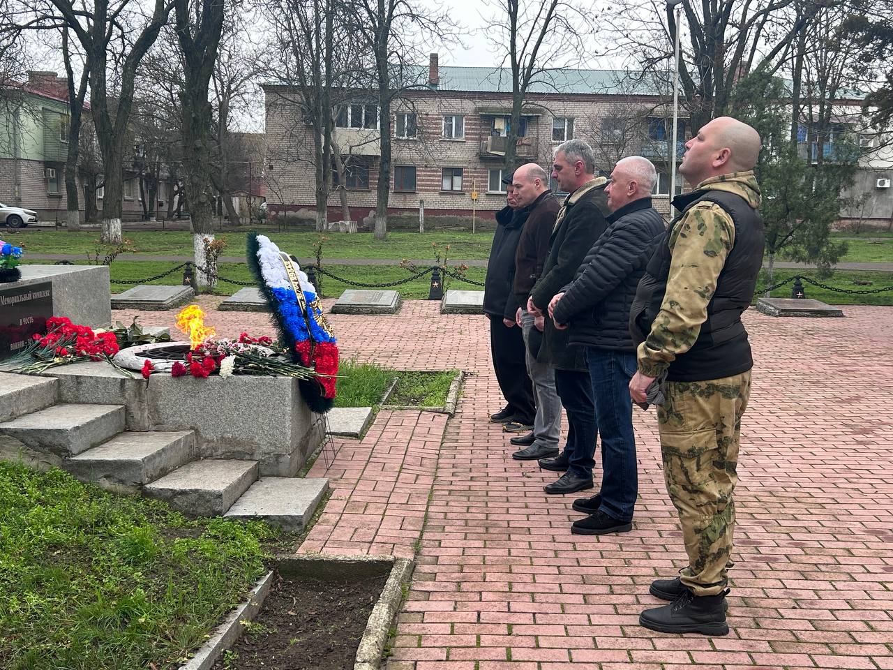 Сегодня депутат Приморского Окружного совета депутатов Виталий Гоман принял участие в митинге и церемонии возложения цветов к мемориалу «Неизвестному солдату»