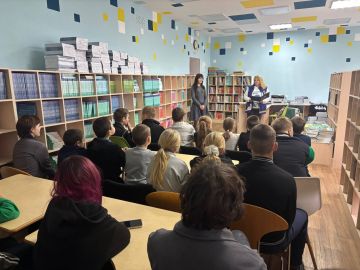 ЛДПР поздравила особенных детей школы №44 в пгт Весёлое в Международный день инвалидов