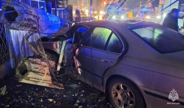 В Мелитополе спасатели МЧС России деблокировали пострадавшего в ДТП водителя