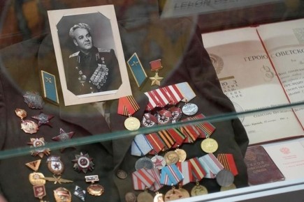В краеведческий музей Мелитополя передали награды Героя Советского Союза