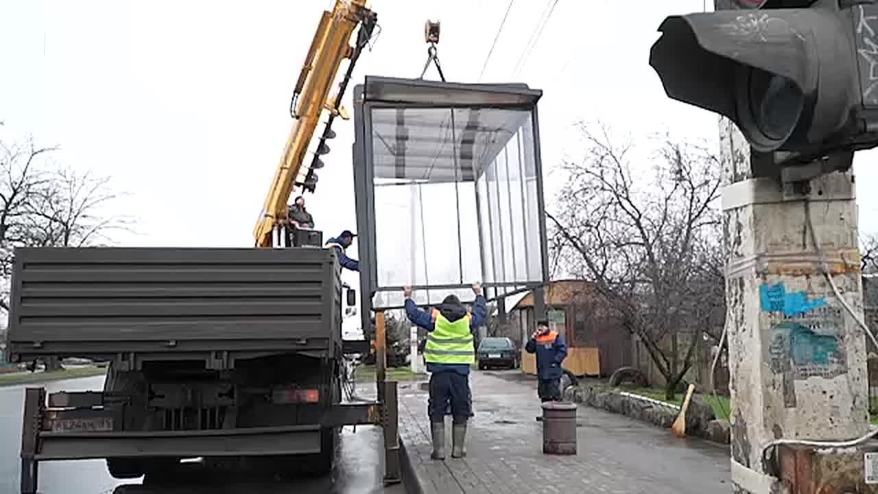 В городе продолжается обновление остановок