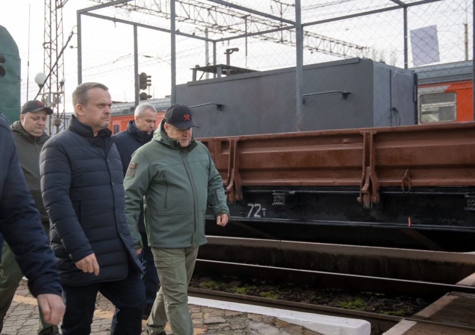 Андрей Никитин посетил железнодорожный вокзал Мелитополя