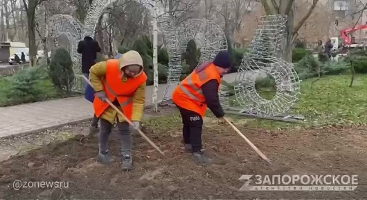 Коммунальными службами проведены восстановительные работы тротуарного покрытия и клумбы в сквере Дружбы Народов по проспекту 50-летия Победы в Мелитополе