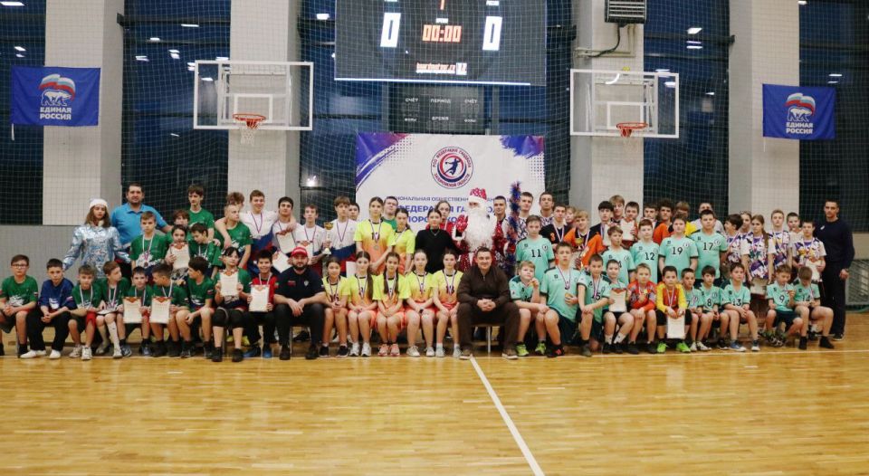 В спортивной школе №3 прошло Открытое Первенство г. Мелитополя по гандболу на призы Деда Мороза!