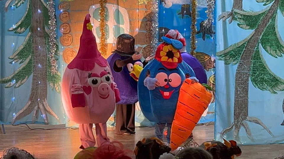 НОВОГОДНИЕ ПРИКЛЮЧЕНИЯ ЗАЖГЛИ СЕРДЦА В КЛУБЕ "ФАКЕЛ"!