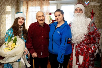 «Волонтёры Победы» поздравили со 100-летним юбилеем ветерана Великой Отечественной войны Николая Мефодьевича Голофаста