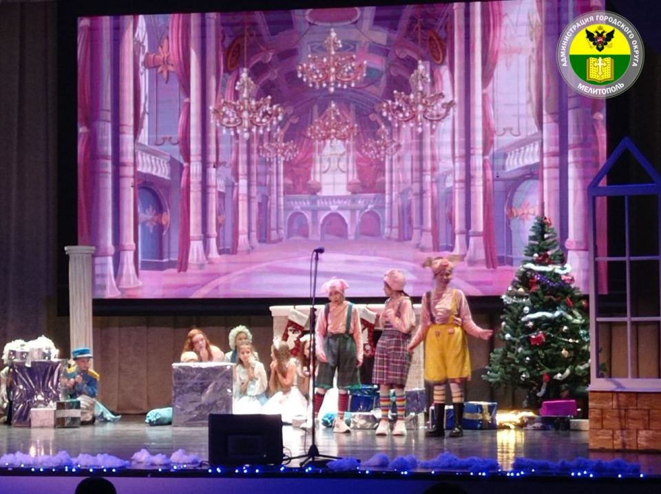 В Дворце культуры железнодорожников состоялась премьера новогодней сказки «История Новогодних игрушек»