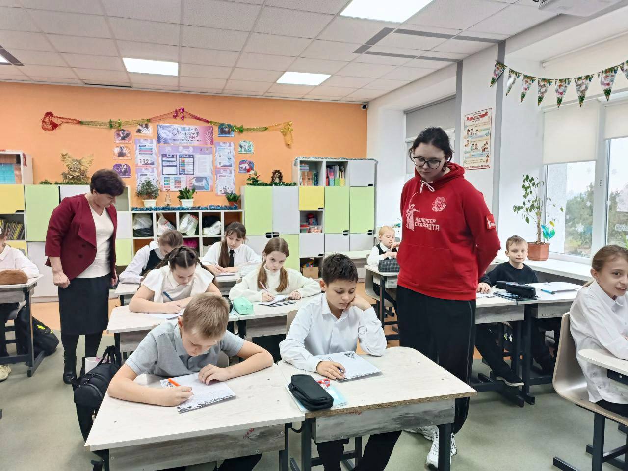 Школьники Мелитополя написали письма военнослужащим