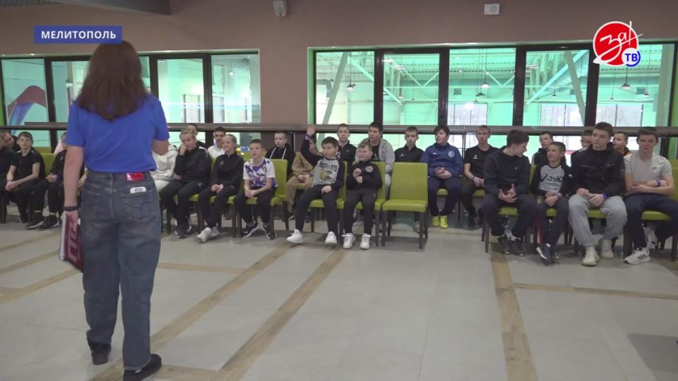 29 школьников из Токмака приехали в Мелитополь, чтобы сдать нормативы ГТО на золотой знак