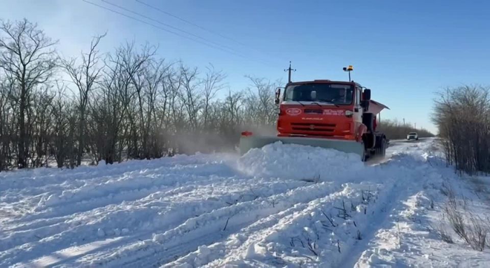 Расчистка дорог в Мелитопольском муниципальном округе