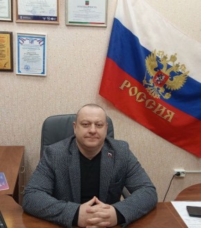 Сегодня свой День рождения отмечает директор МКУК «Централизованная библиотечная система» Игорь Николаевич Тернавский