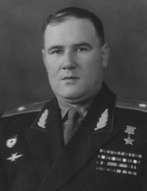 ПЁТР СЕЛИВЁРСТОВИЧ СЕРЕДА (1917—1984) — Герой Советского Союза, генерал-майор авиации