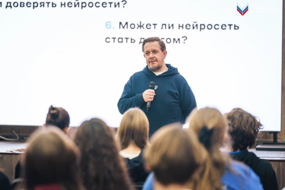 Лекция по нейросетям прошла для молодёжи в Мелитополе