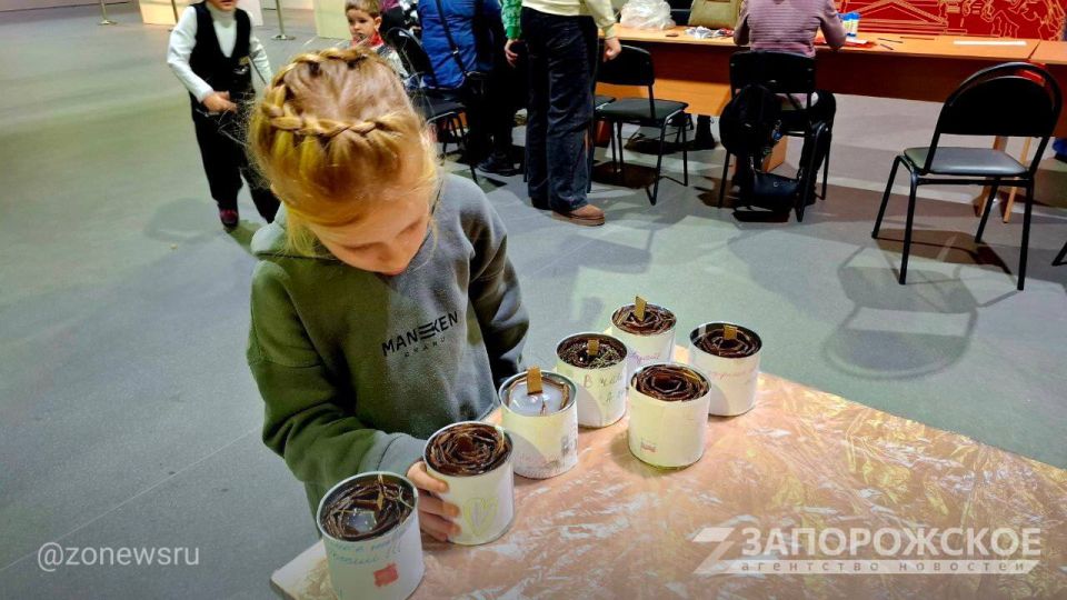 Мелитопольские семьи изготовили окопные свечи для бойцов на передовой