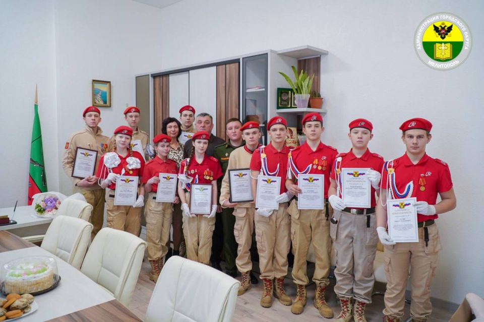 В Мелитополе председатель горсовета наградила юнармейцев и обсудила подготовку к памятным датам