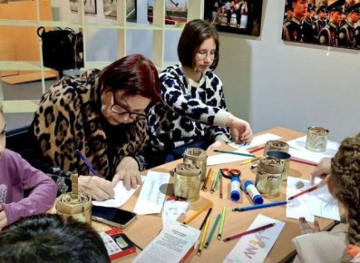 В Запорожской области изготовили окопные свечи для военнослужащих