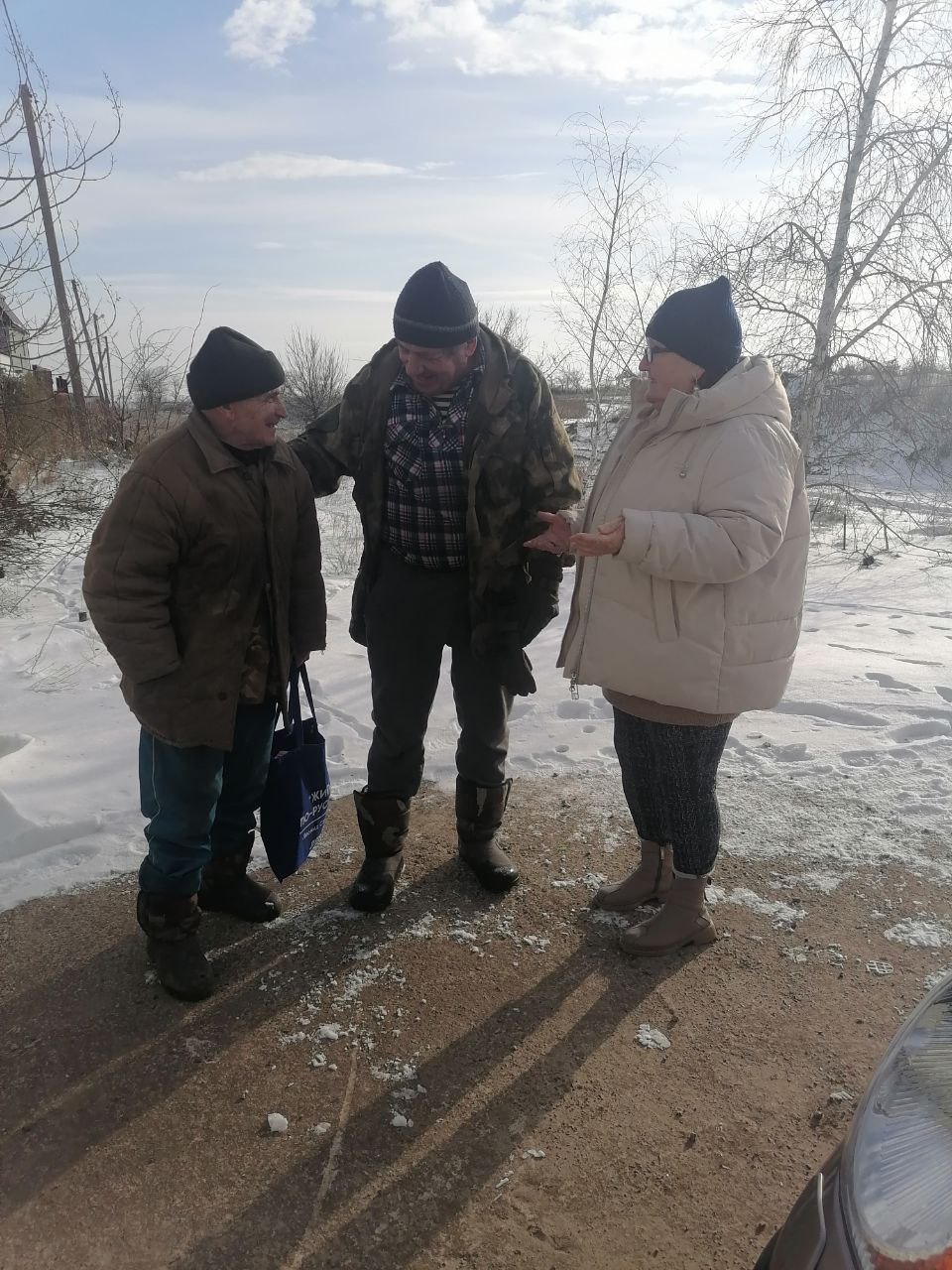 Активисты партии ЛДПР Виктория Мирошниченко и Нина Цыганок вчера посетили удивительного человека — жителя села Куликовское, пережившего страшные годы блокадного Ленинграда