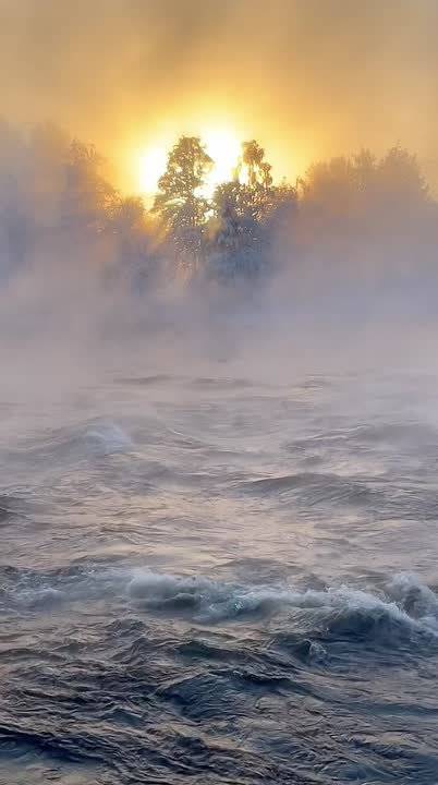 Доброе утро!. Мороз и солнце на Вуоксе — день по-настоящему чудесный! Зимой река окутана лёгкой дымкой пара, поднимающейся над незамёрзшей водой