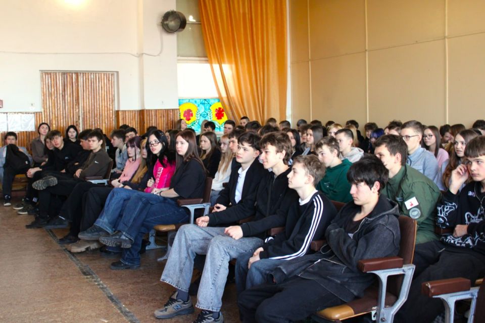 Транспортные полицейские Запорожья провели для школьников урок безопасного интернета