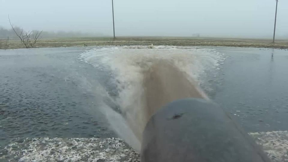 Вода отошла от 70% домов: в Запорожской области продолжают бороться с последствиями паводка