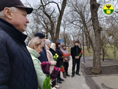 В Константиновке прошла церемония возложения цветов к памятнику Воинам-интернационалистам