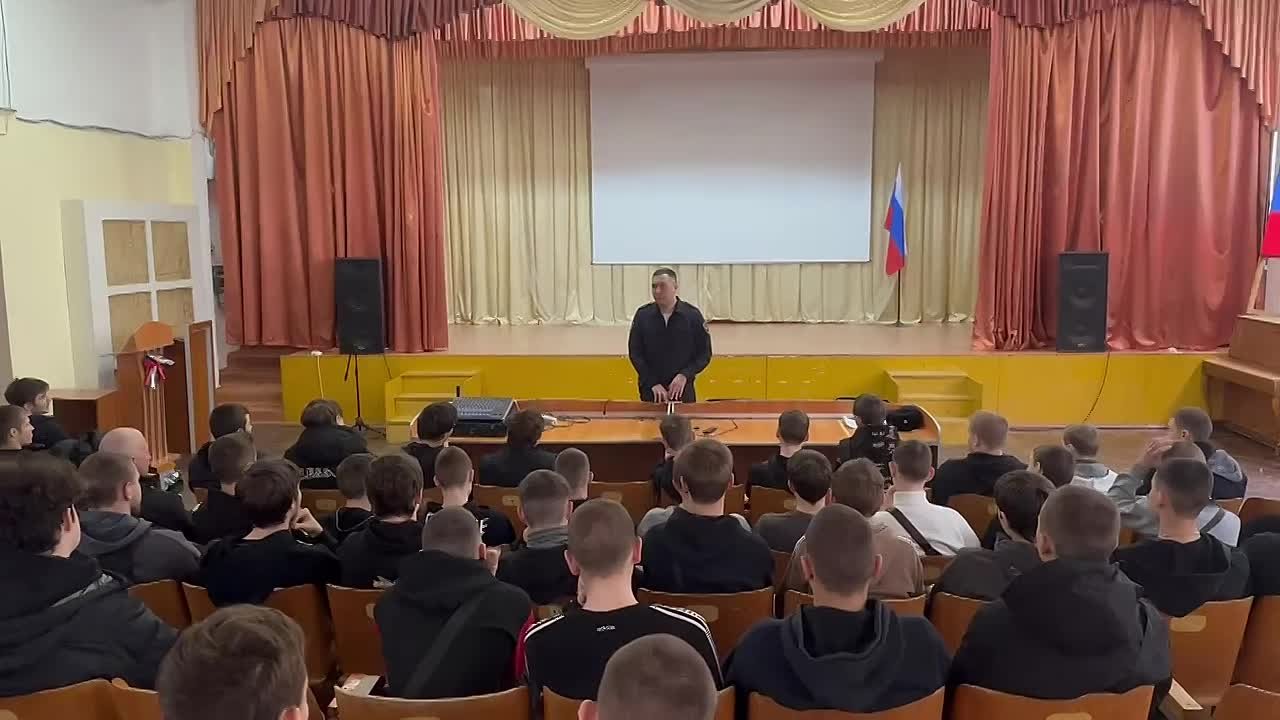 Закон нужно знать смолоду. В рамках профилактики преступности и правонарушений среди молодежи, в ГБПОУ «Мелитопольский колледж транспорта и сферы услуг» сотрудники отделения по делам несовершеннолетних УМВД России...