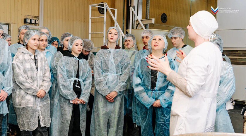 Молодежь из Запорожской области побывала на экскурсии на Мелитопольском хлебокомбинате